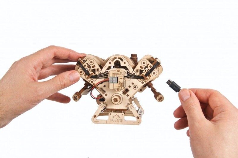 Ugears 3D dřevěné mechanické puzzle Motor V8